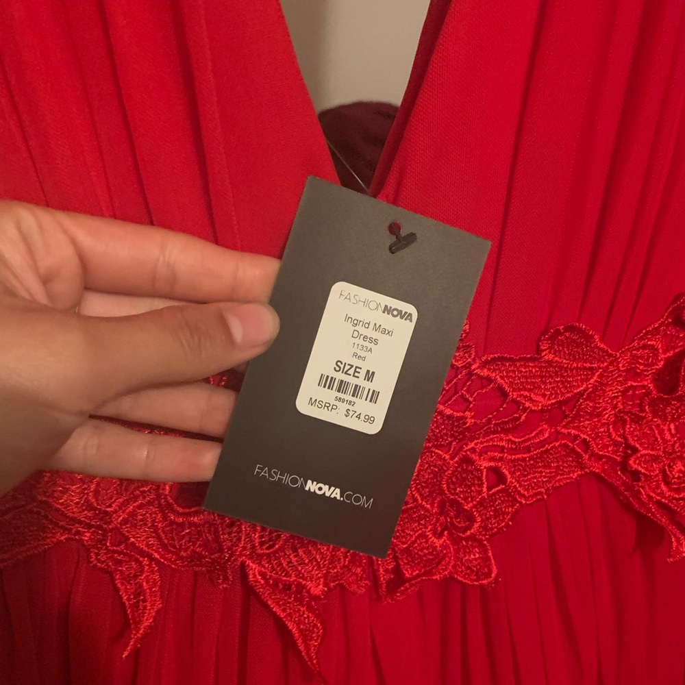 Red Dress - Picture 7 of 7
